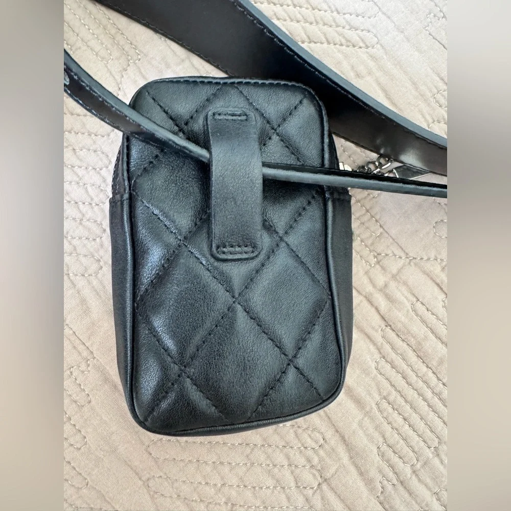 Authentic Chanel mini pouch for EarPod and viper comes with regular wide belt. - Picture 9 of 17
